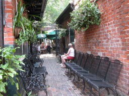New-Orleans-Courtyards-05JUN17-4500