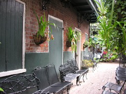 New-Orleans-Courtyards-06SEP10-1740