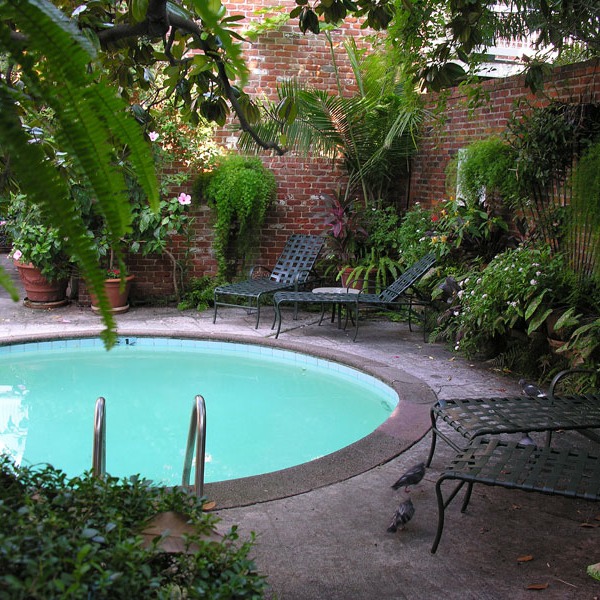pool alcove in French Quarter courtyard