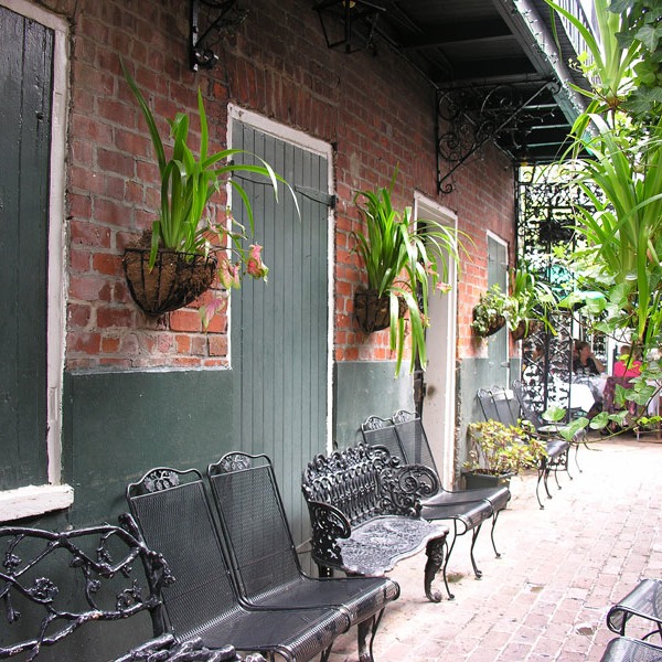 another furnished French Quarter passage