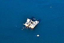 enormous oil drilling platfom in the Gulf of Mexico