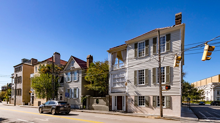 several Charleston Single Houses along a street at Zero George