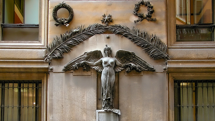 memorial to WWI dead on wall in Rome