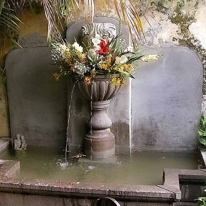 courtyard fountain in Antigua Guatemala