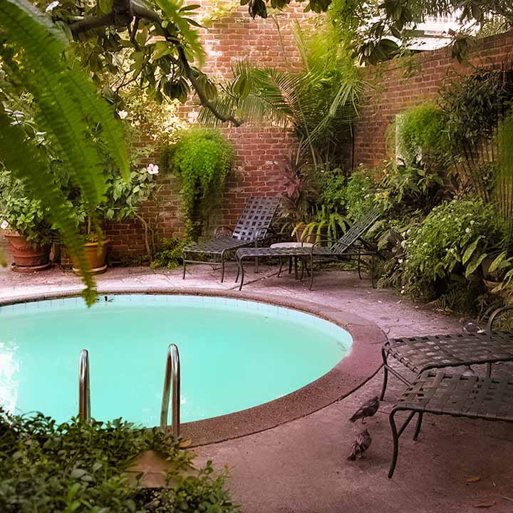 New Orleans French Quarter courtyard focused on circular swimming pool