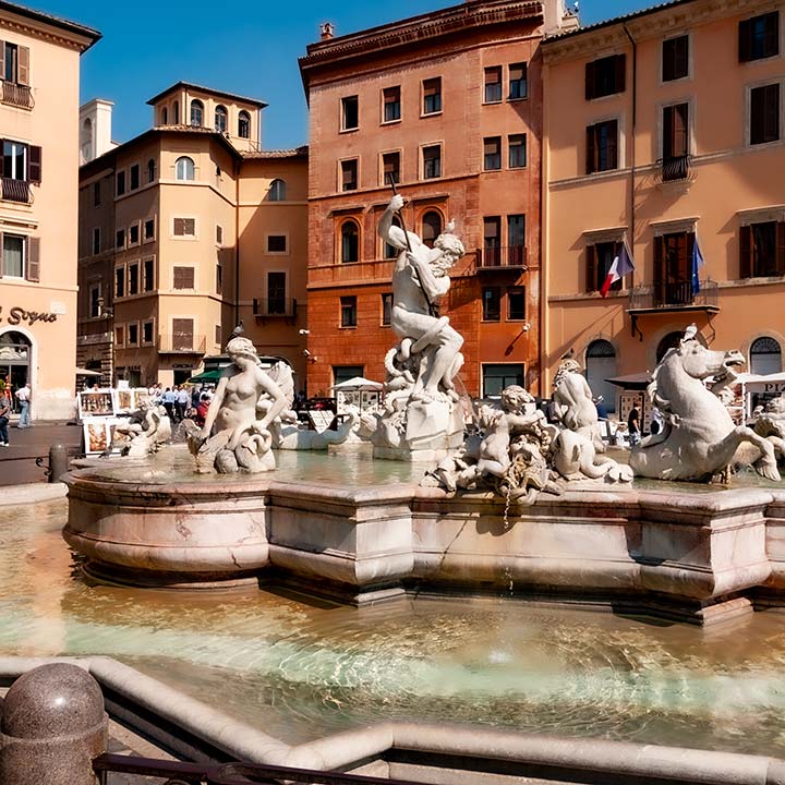 apartments in Rome plaza overlooking fountain