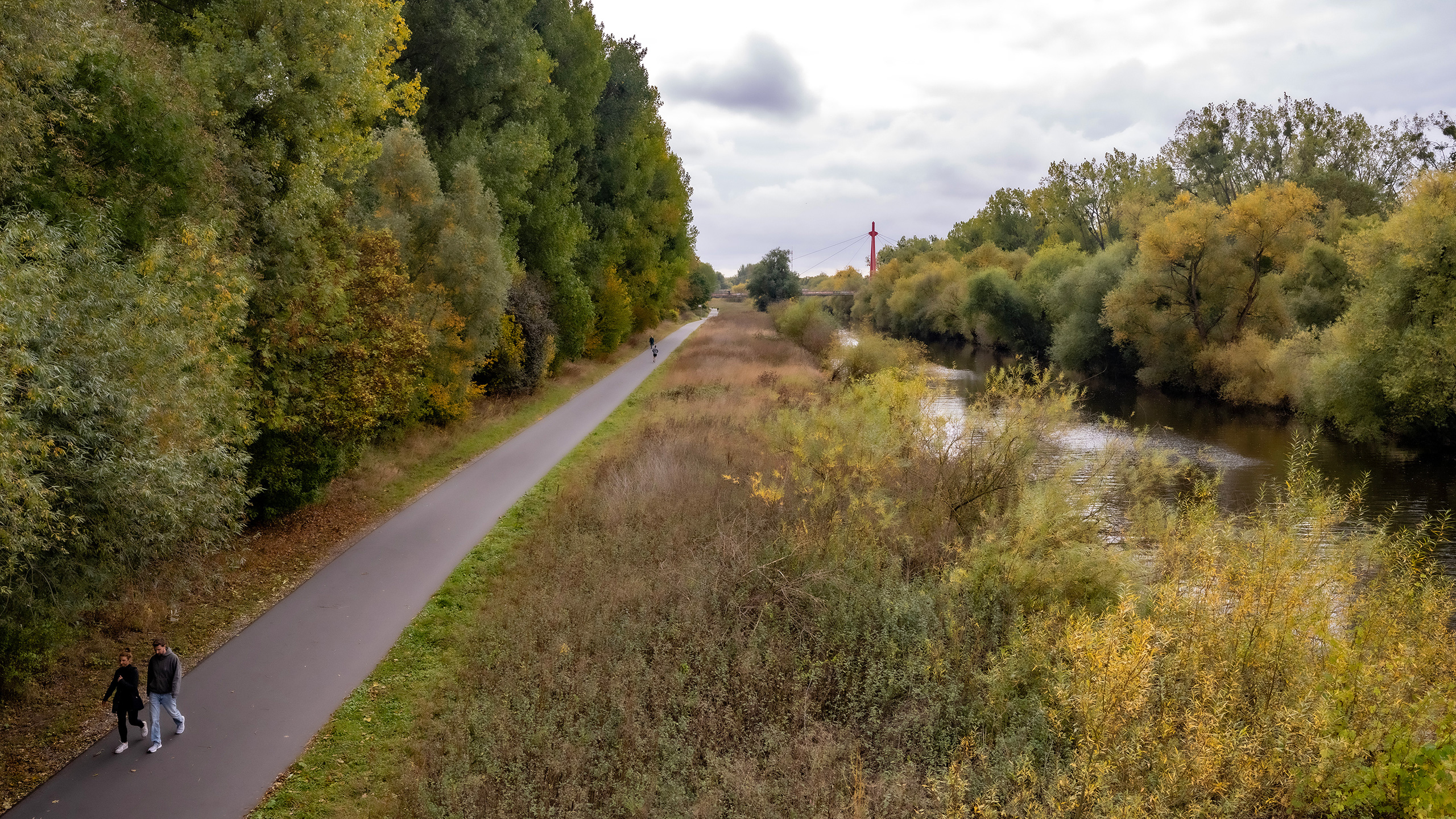couple walking a long path beside a waterway in Hannover, Germany